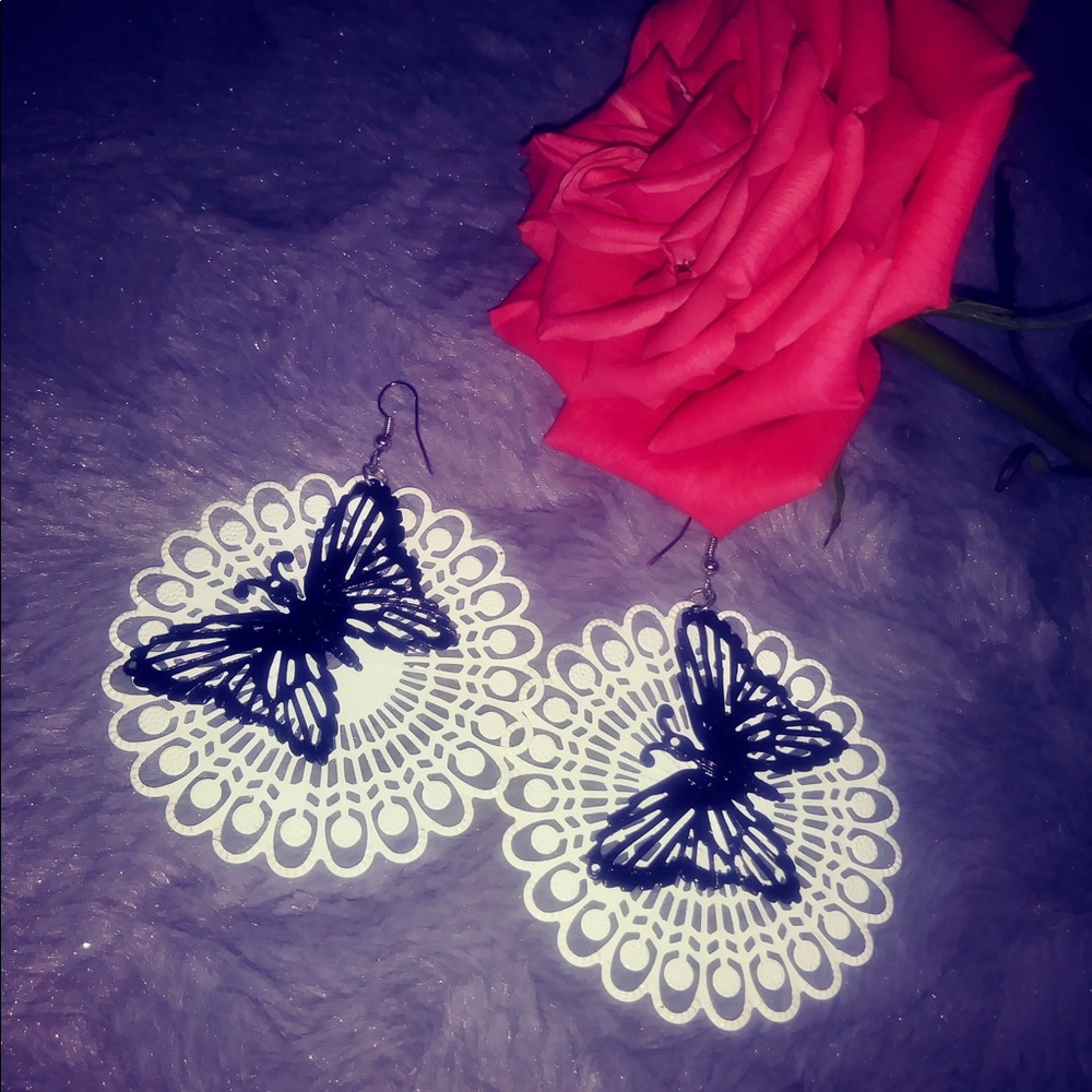 Butterfly earring - Picture 2 of 2